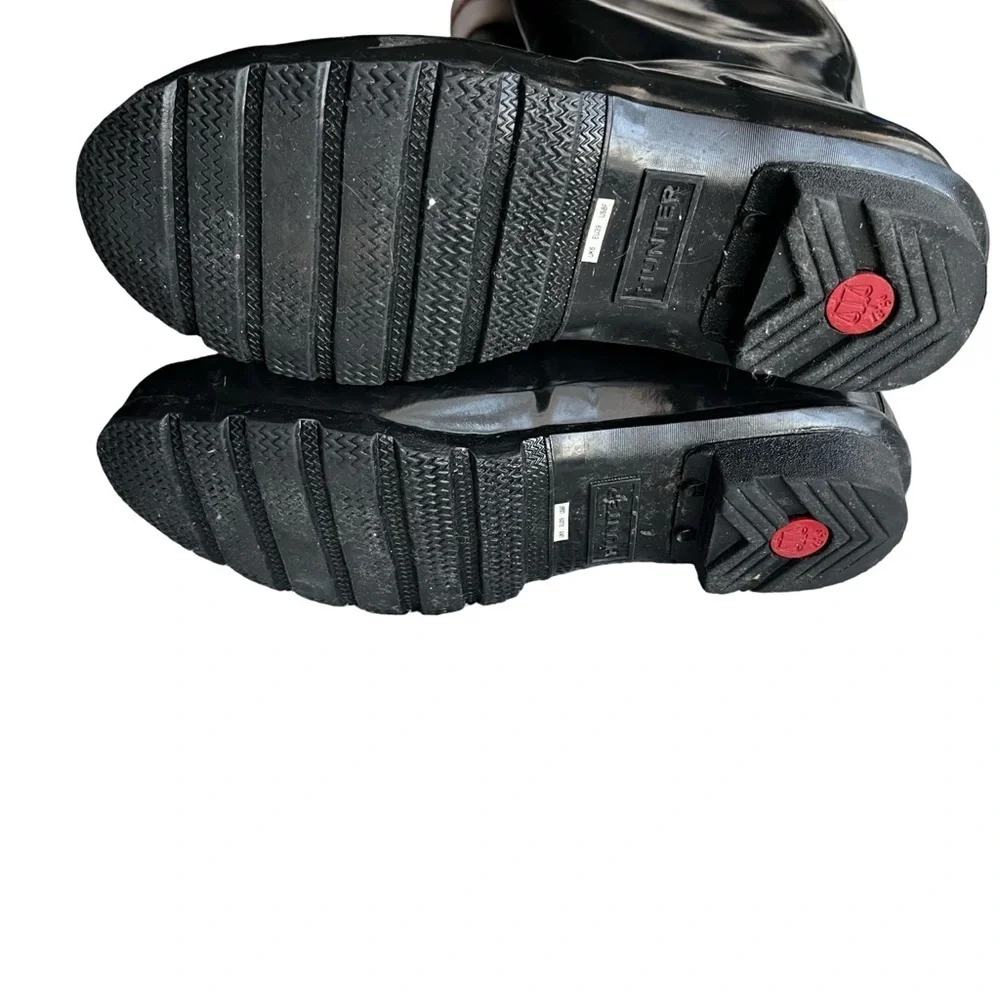 Hunter knee glossy